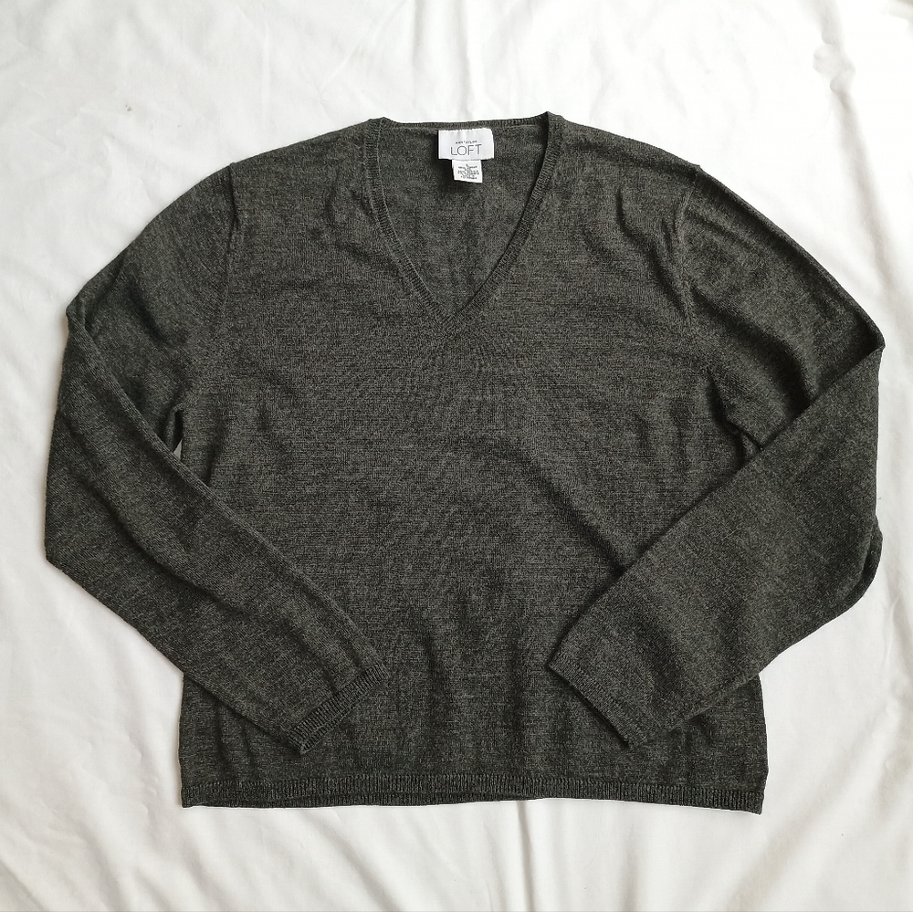 Ann Taylor Loft Merino Wool Blend Sweater Women's L Basic V-Neck Solid Gray